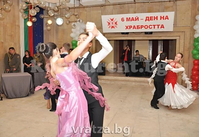 Възродиха офицерските балове във Враца