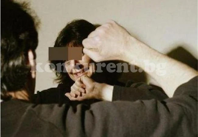 Мъж преби жена си, ритал я по главата докато колабирала