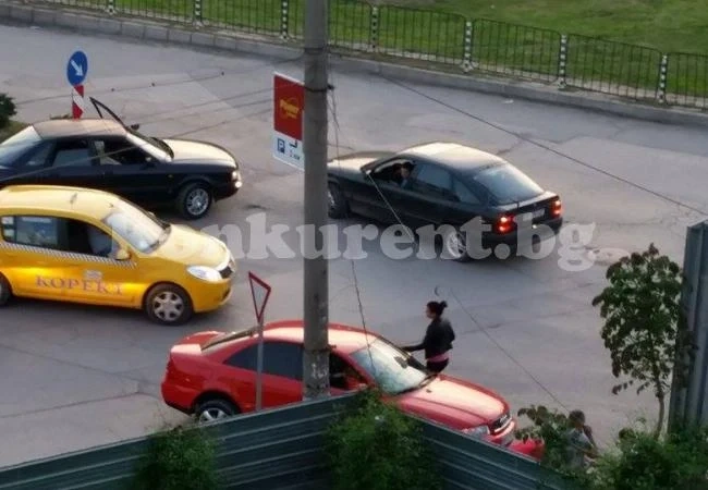 (Снимки) \