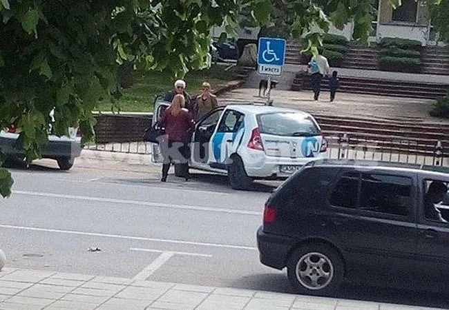 Снимка от читател: Неправилно паркиране