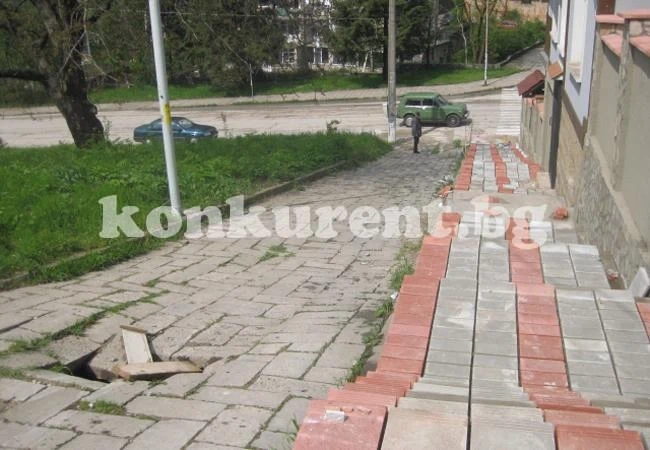 Жена е откраднала тротоарните плочки във Видин