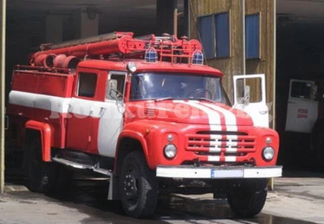 Работник бере душа след полет в петметрова шахта