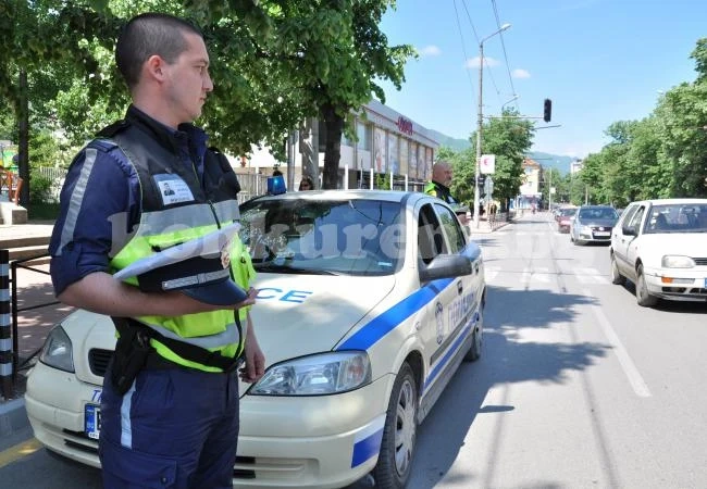Полицаите във Враца почетоха паметта на загинали в катастрофи деца