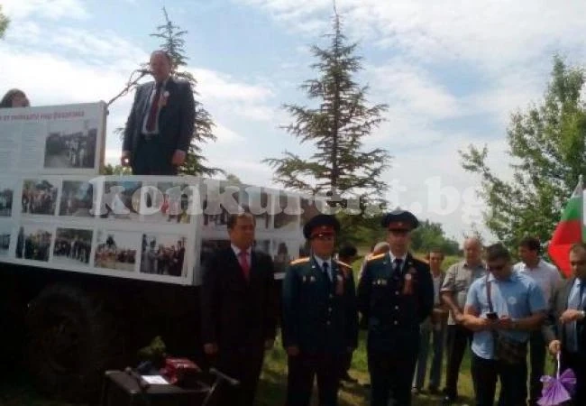 Миков откри фотоизложба на колела в Кула