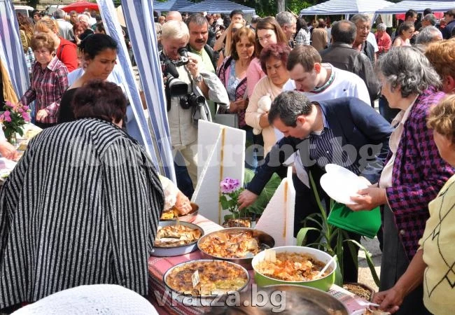 Над 140 майстори въртяха баници в Баница