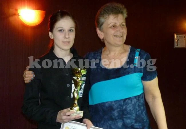 В Мездра пак определиха медалистките по снукър