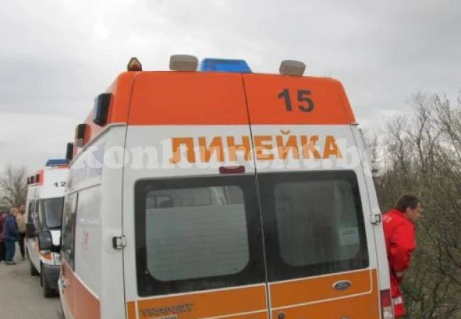 9-годишно момиченце изхвърча от кола и по чудо не падна в река