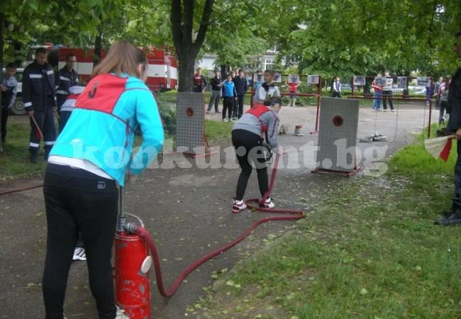 10 школски тима мериха сили на „Млад огнеборец” 