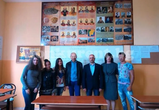 Красимир Богданов направи дарение за училището в Криводол