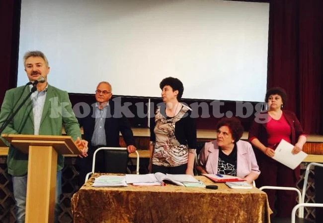 Кмет, депутати и губернатор помагат на слепите в града на Огоста