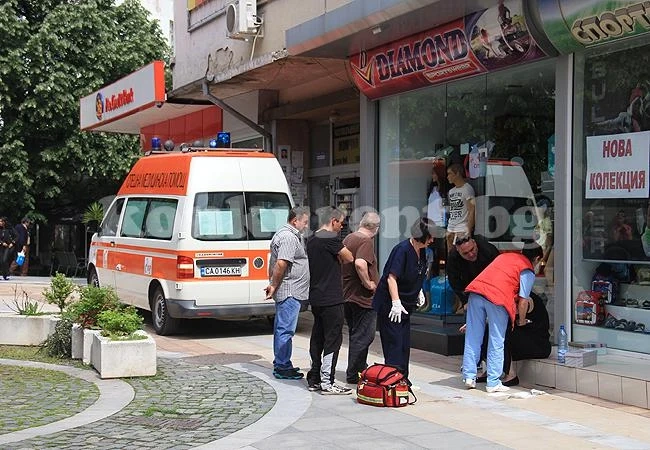 Жена припадна на ул. \