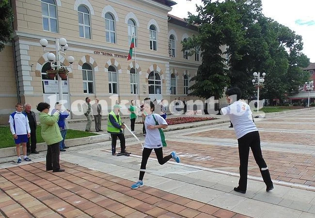 Щафета за ученици спира движението във Враца
