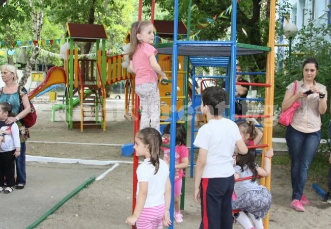 Откриха модерна площадка в детска градина