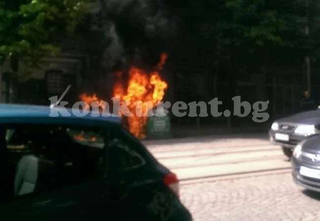 В триъгълника на властта масово горят контейнери!
