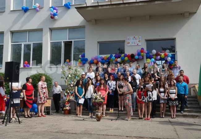СОУ „Христо Ботев“ в Козлодуй изпрати 58 абитуриенти