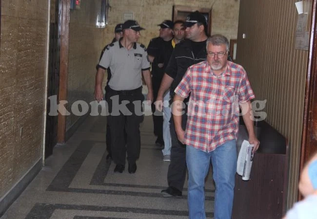 Родителите на братята, обрали инкасото във Враца, отказаха да говорят пред съда