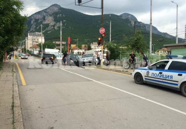 Две коли се удариха във Враца