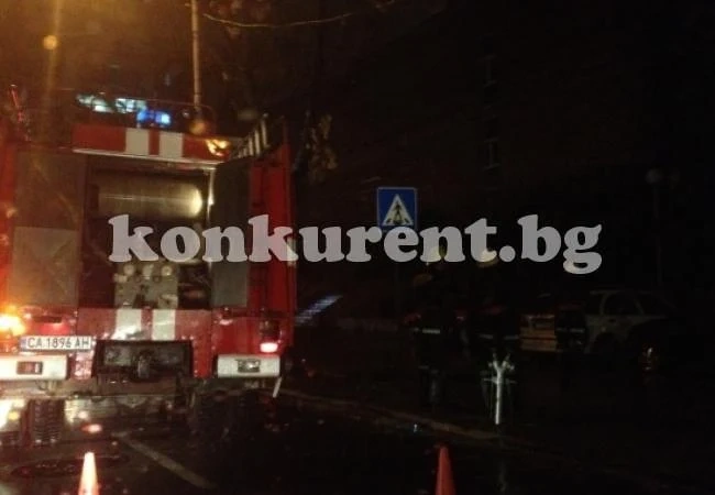 Пожар изпепели покрив