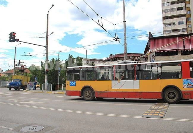 Тролеите във Враца спряха заради авария