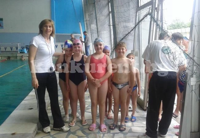 Малки плувци се изявиха пред специалисти и родители