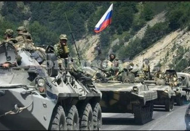 Русия струпва войски и тежко въоръжение по границата с Украйна