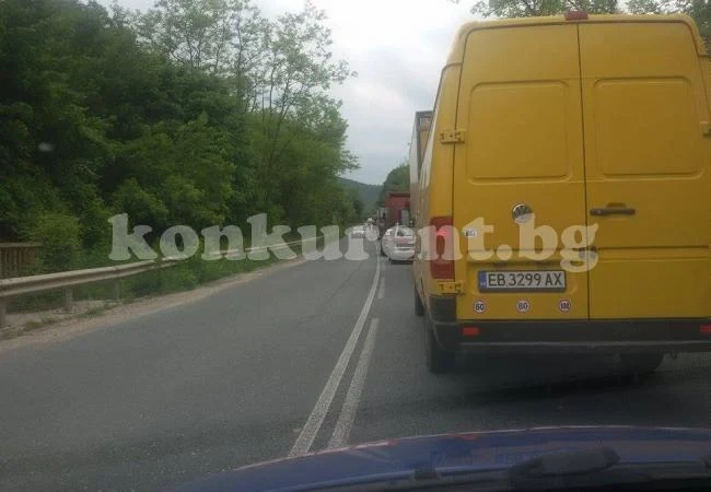 Спряно е движението на Мездра-Ботевград, пускат го в 16 часа