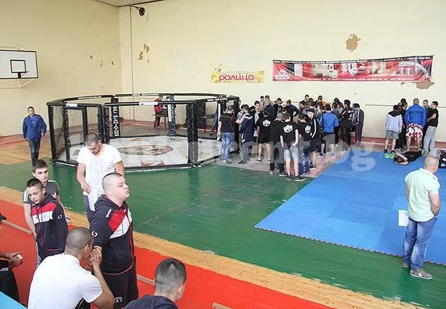 ММА бойци минаха кантара преди първенството във Враца