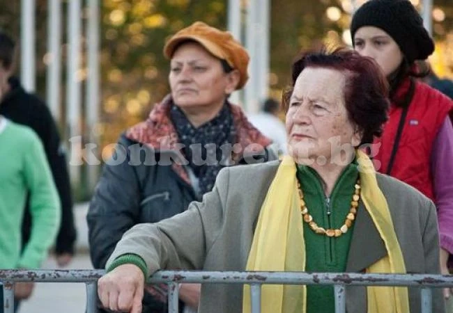 Гърция блокира пенсиите на 2000 българи