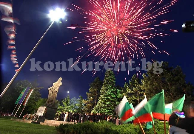 Видео: Хиляди се събраха за зарята по случай 1 юни