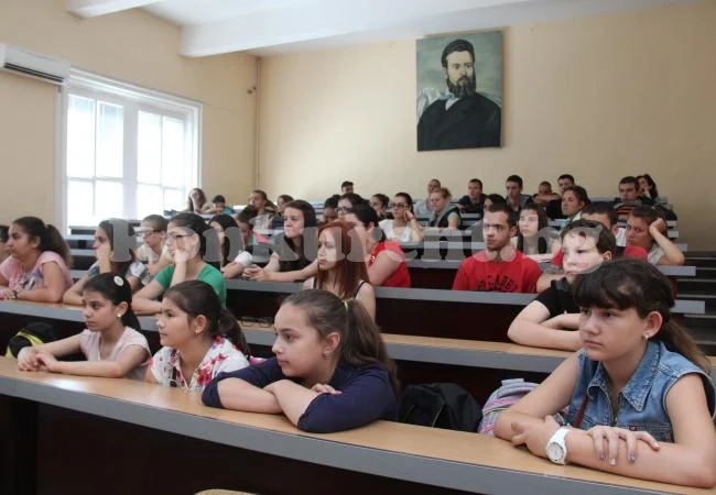 Екологична дискусия се проведе в СОУ „Христо Ботев“