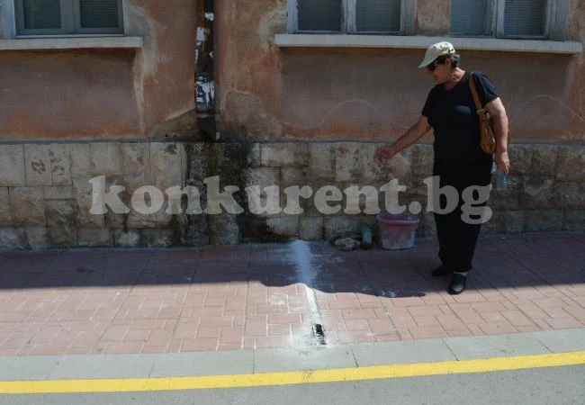 Асфалт потече по новите плочки на бул. „Демокрация“