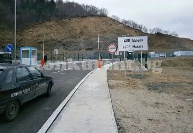Километрични колони от коли се извиха на Маказа