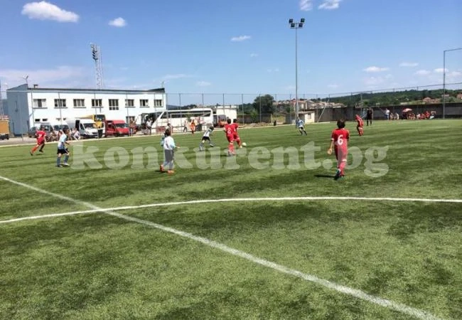Ясни са полуфиналистите във футболна надпревара