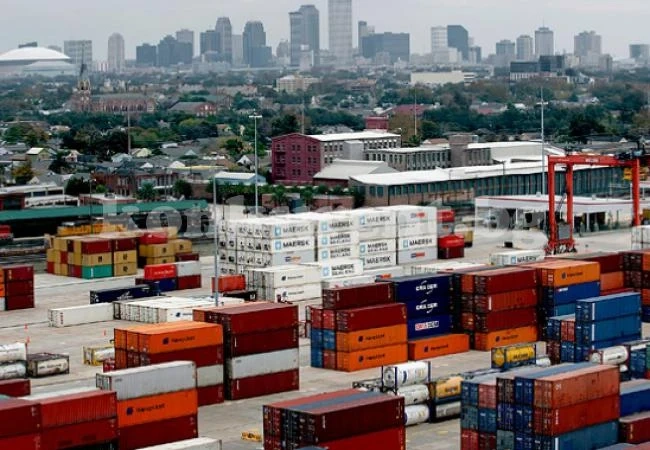 Износът нараства с близо 13% до април, вносът - с 5.2%