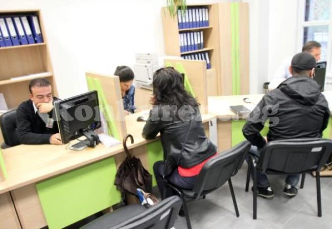 Чиновници издирват безработни в селата