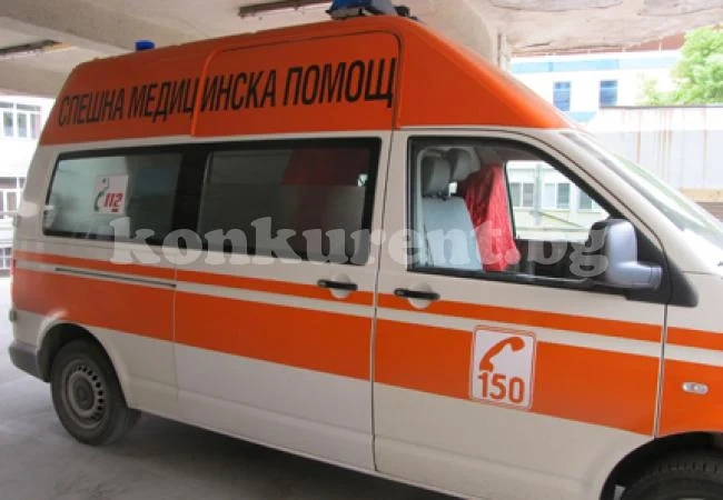Пеленаче с опасност за живота, майка му го изтървала на стълбищна площадка