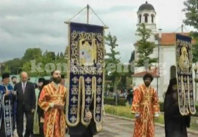 Чудо в Поморие: Икона спря порой