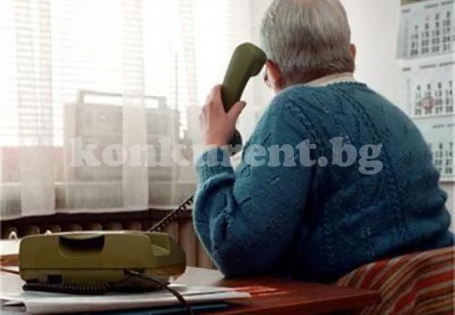 Обраха дома на баба докато бере плодове в градината си