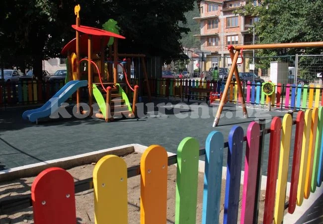 Правят чешмичка при „Рисунката“ във Враца