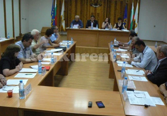 Предизборната битка в Криводол започна с извънредна сесия