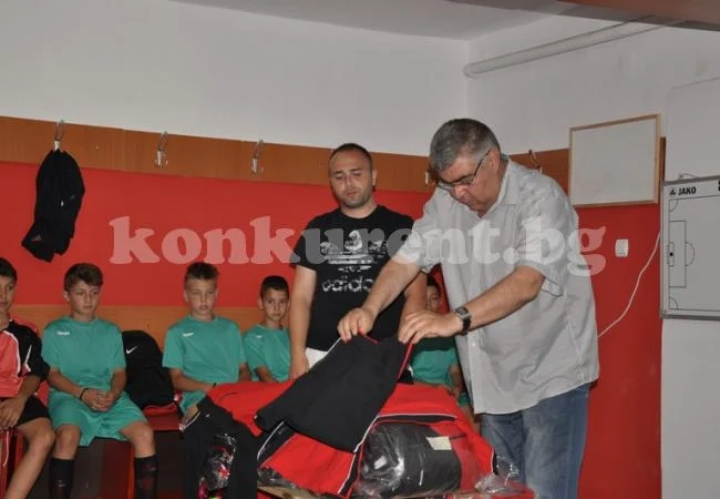 Община Видин дари екипи за ДЮШ на Бдин