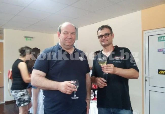 Състезание по автомоделизъм завърши с коктейл