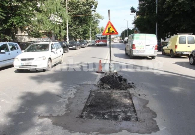 Срязаха бул. „Втори юни“ заради пропадане