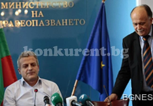 Москов: Ще ваксинираме децата с 5 и 6-валенти ваксини, дарени от Турция