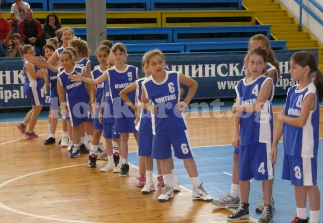 Баскетболен празник събра малки и големи