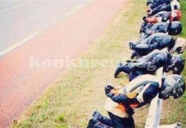 Мотористи се снимат на опасните мантинели в знак на протест