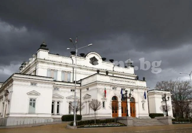 Ремонтират и бюфетите в НС