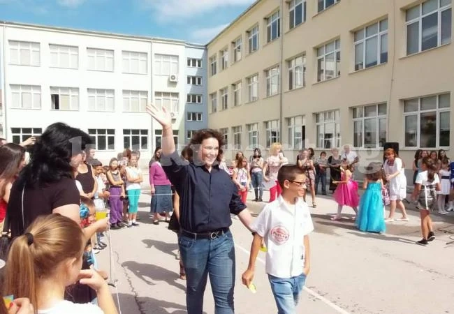 Ученици посрещнаха  ваканцията с градинско парти 