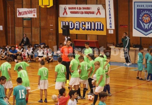Футболен камп завърши с торти, грамоти и медали