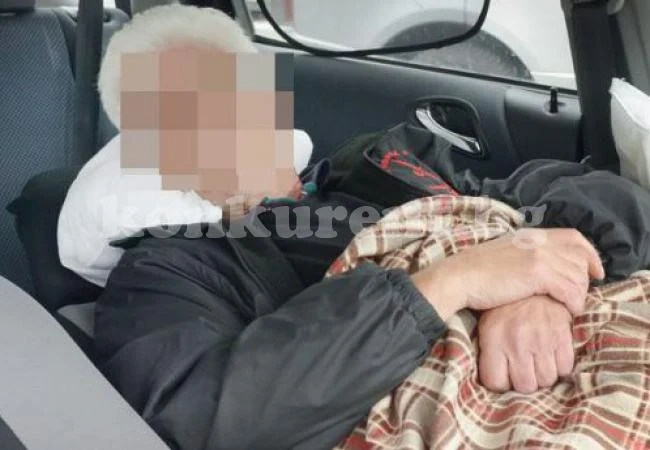 Спипаха българин, закопчал трупа на майка си на задната седалка на колата